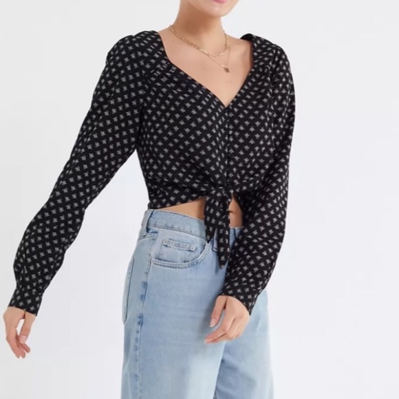 Urban Outfitters Tops - NWT Urban Outfitters Floral Tie Front Crop Top XS